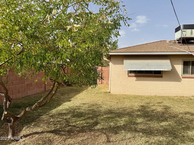 Building Photo - 3945 E Heatherbrae Dr