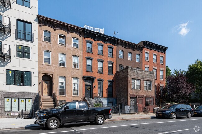 Foto del edificio - 923 Bedford Ave