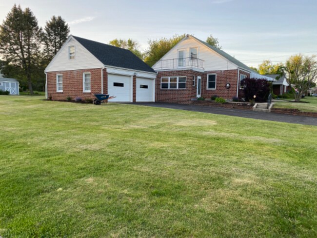 Building Photo - 308 N Academy Dr