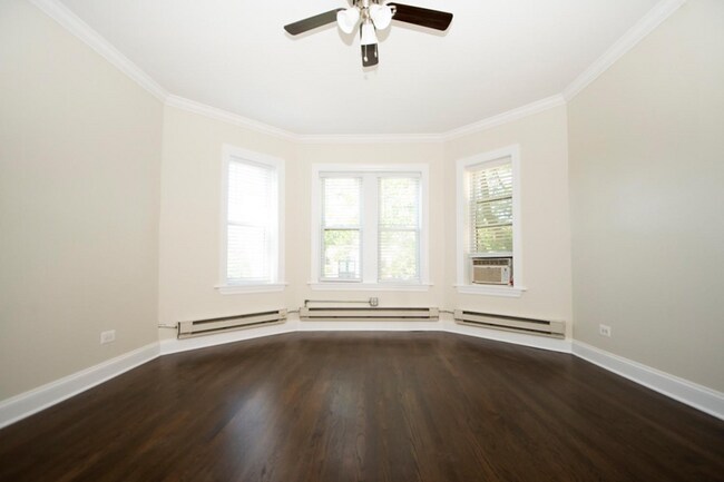 Foto del edificio - 3816 N Greenview Ave