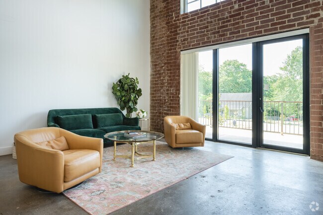 3 habitaciones, 3 baños - 1,660 pies cuadrados - Sala de estar - Greer Mill