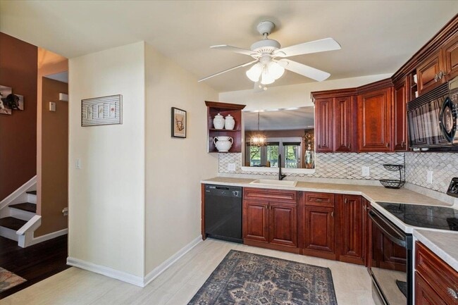 Building Photo - 6 Juniper Ln