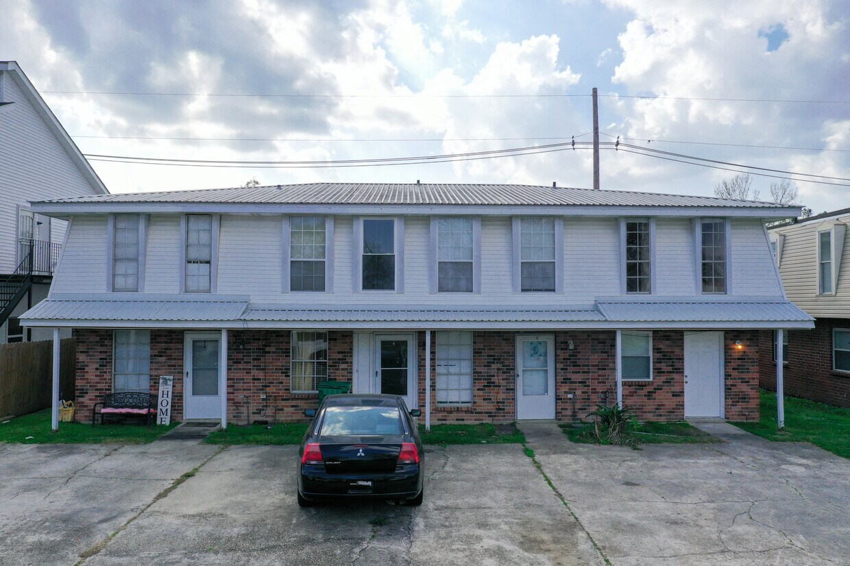 Foto principal - 201 Belle Terre Blvd