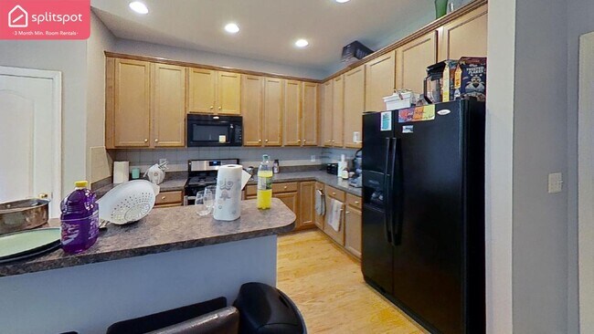 Building Photo - Private room in 5 bedroom Landover Apartment