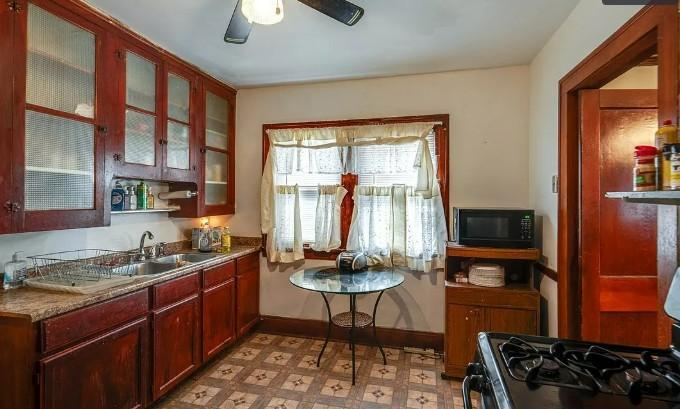 14300 Darwin Ave Cleveland, OH 44110 – photo 5
