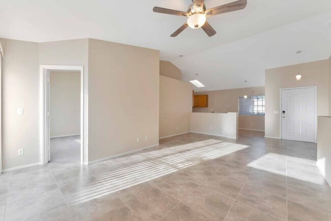Building Photo - Charming Single-Story Home!