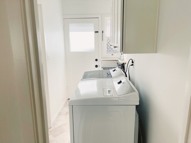 Foto del edificio - 164 Evandale Ave