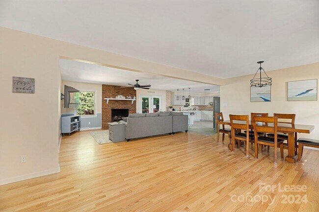 Building Photo - 203 Abingdon Cir