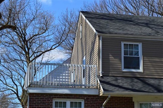 Foto del edificio - 330 Manor Rd