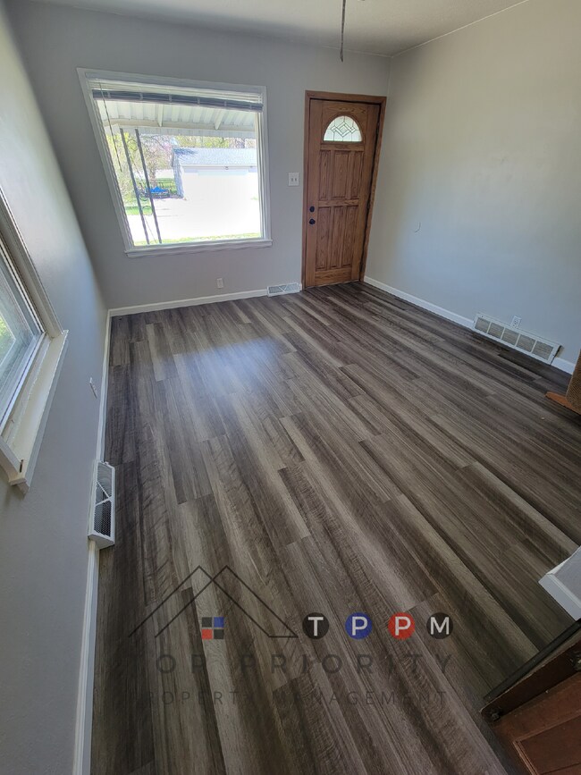 Building Photo - 2 Bedroom | 1 Bathroom Single-Family Home ...
