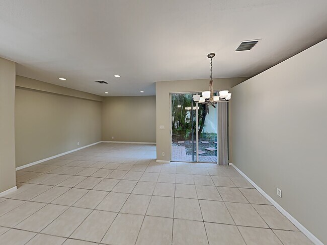 Building Photo - 5821 NW 122nd Way