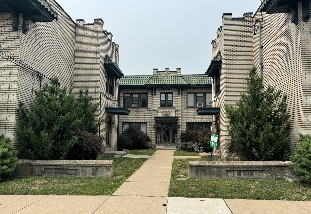 Photo - Broadway - 2816 - (Units I - L)