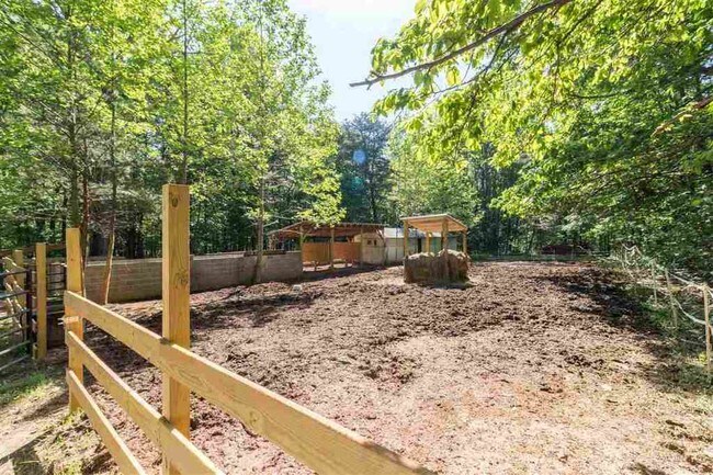 Building Photo - 2121 Dudley Mountain Rd
