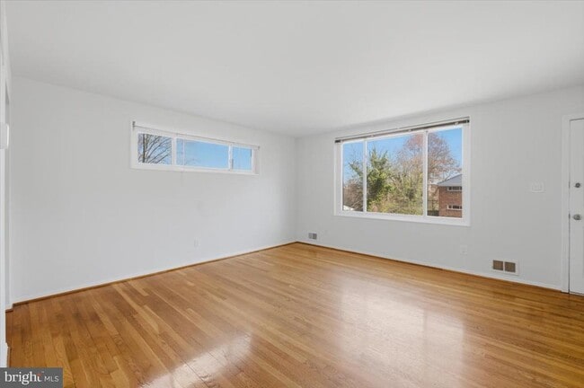 Building Photo - 5039 8th Rd S