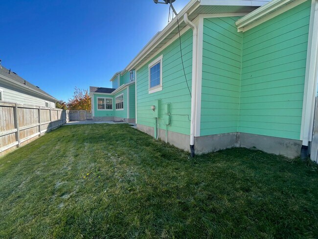 Foto del edificio - Beautiful 5 Bedroom Home in Daybreak