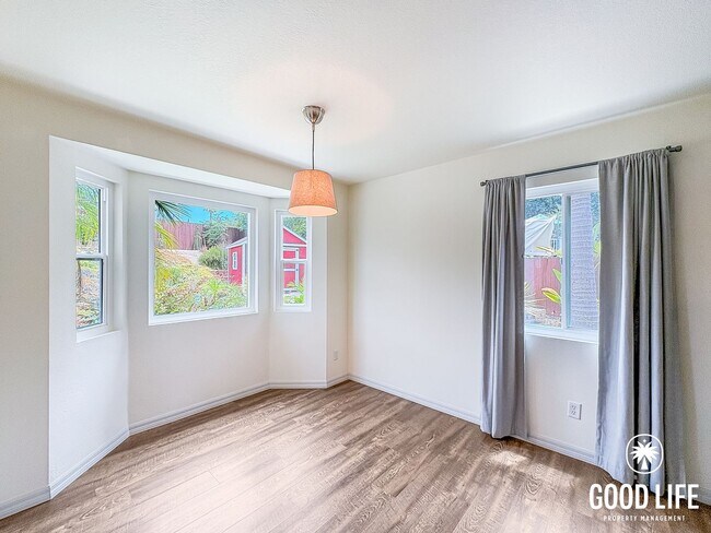 Building Photo - SD: Spacious 3BD/2.5BA Home in Escondido with Solar, Fireplace & Large Yard