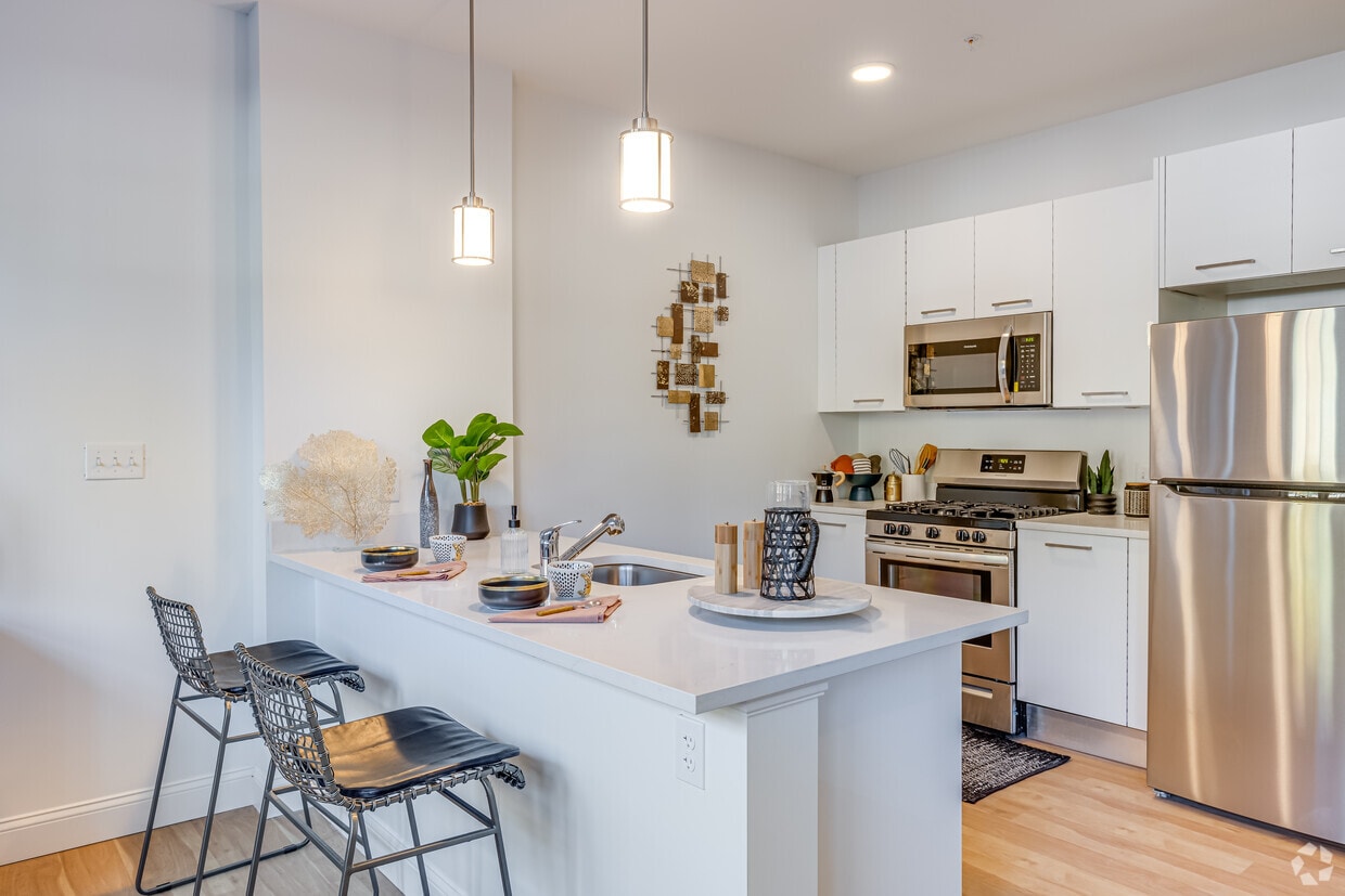 44 Wharf St, Weymouth, MA 02189