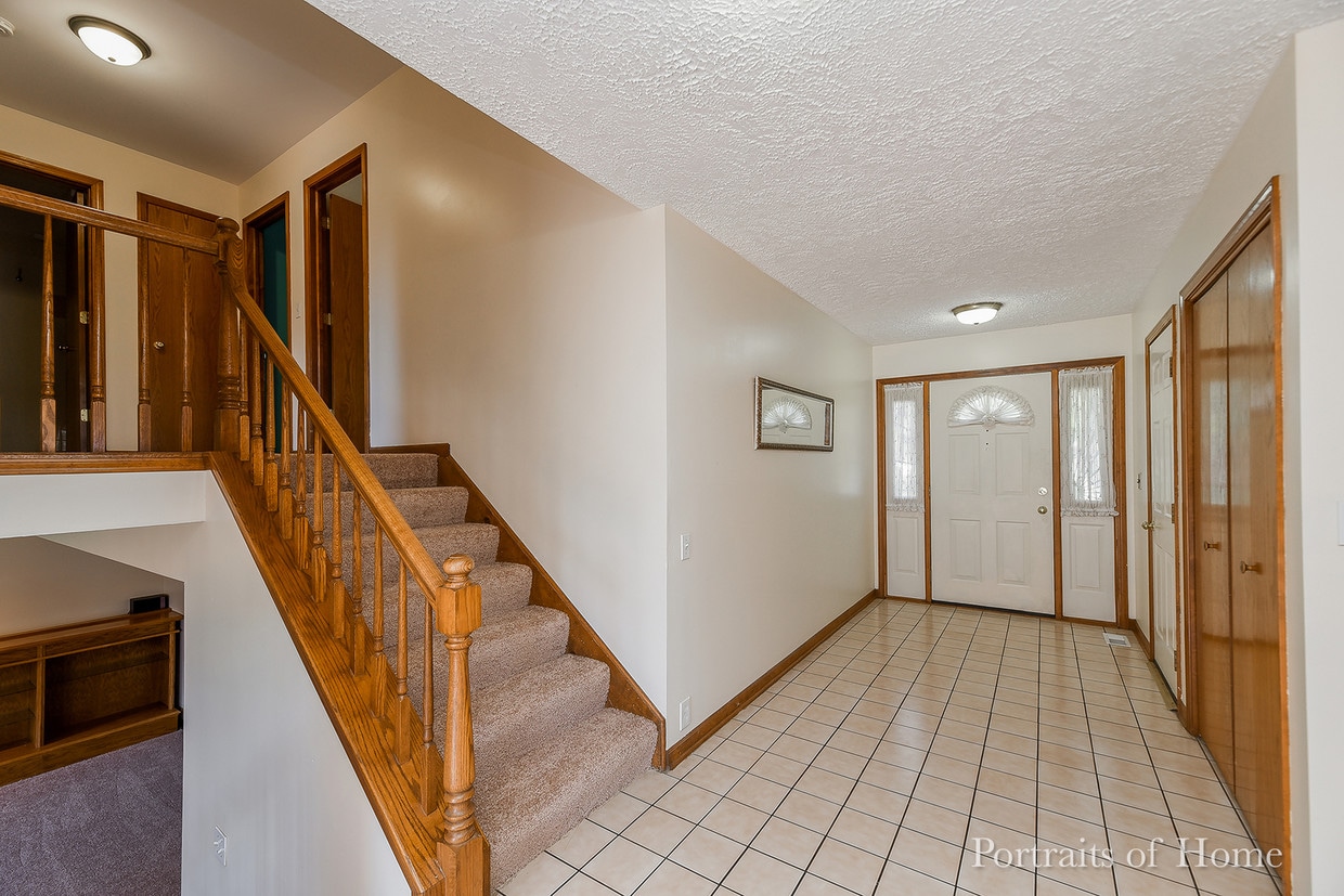 Primary Photo - 100 N Vincent Dr