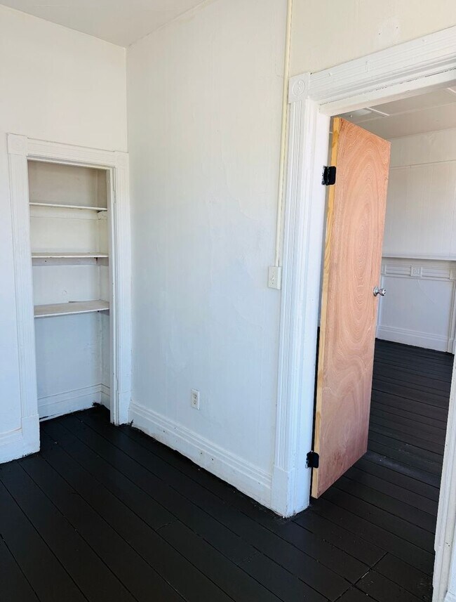 Building Photo - 362 9th St