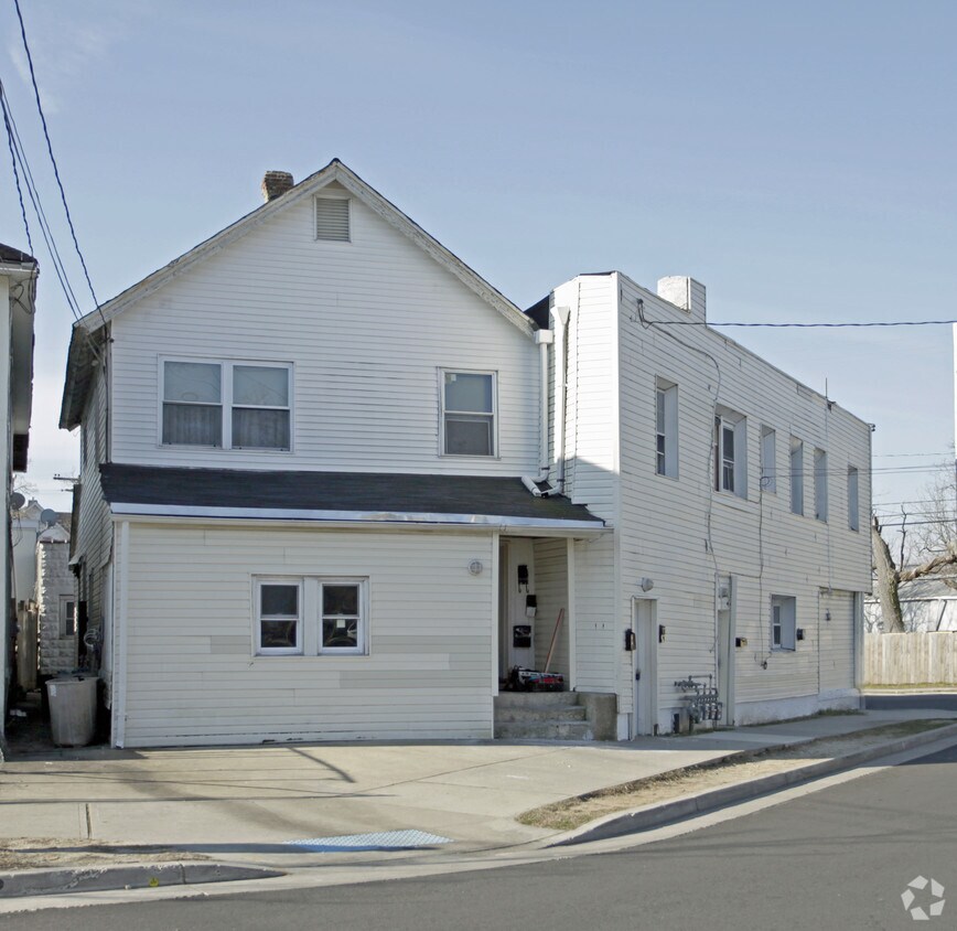 Building Photo - 1134-1136 Monroe Ave