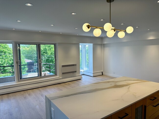 View to living room area - 6211 Ch De La Côte-Saint-Luc