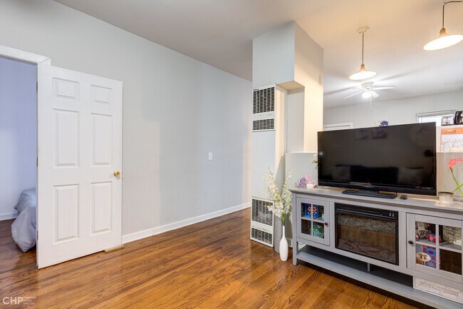 Building Photo - 2811 S Hillock Ave