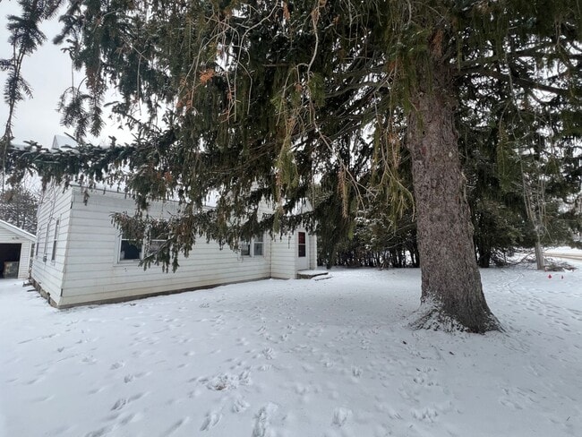 Building Photo - Click the “Apply Now” button or email wapmrentals@gmail.com for a prompt response.