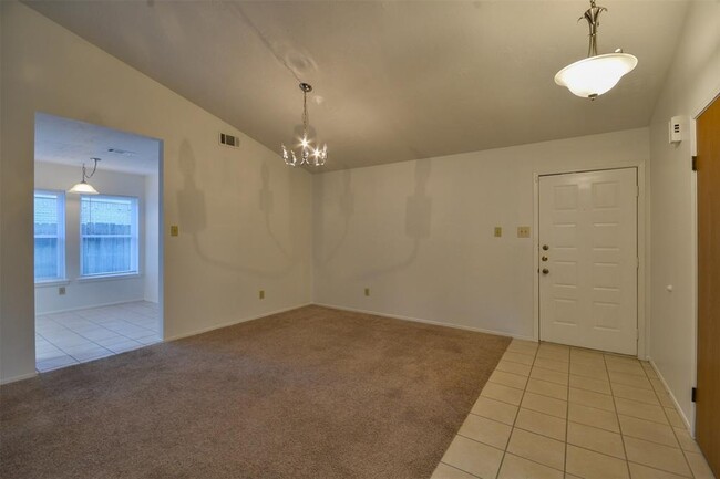 Foto del edificio - 3210 River Valley Dr