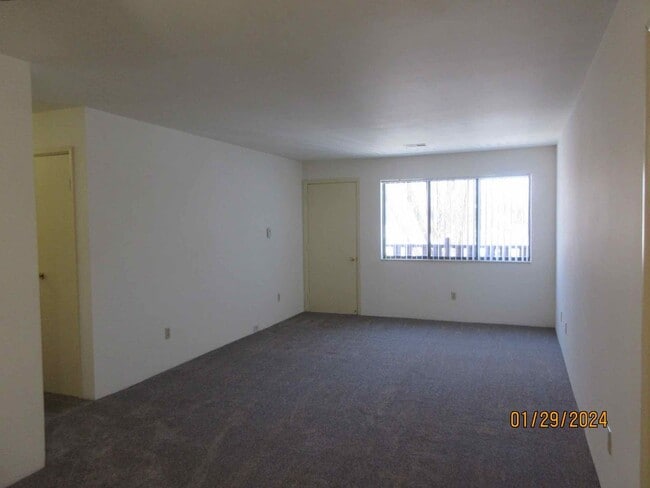 Building Photo - Available March 2026 Beautiful Upper 2 bedroom with Balcony