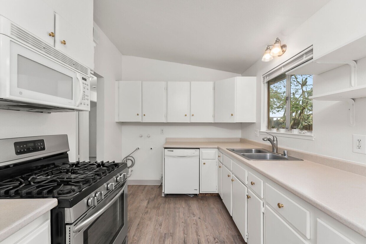 Foto principal - 6404 Stoneman Dr