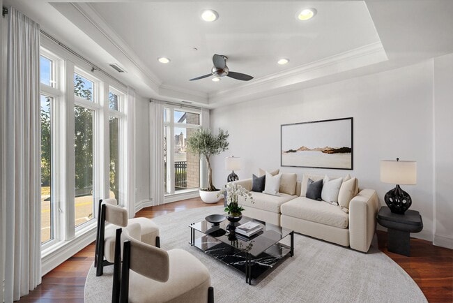 Building Photo - TH3 Henley Pl