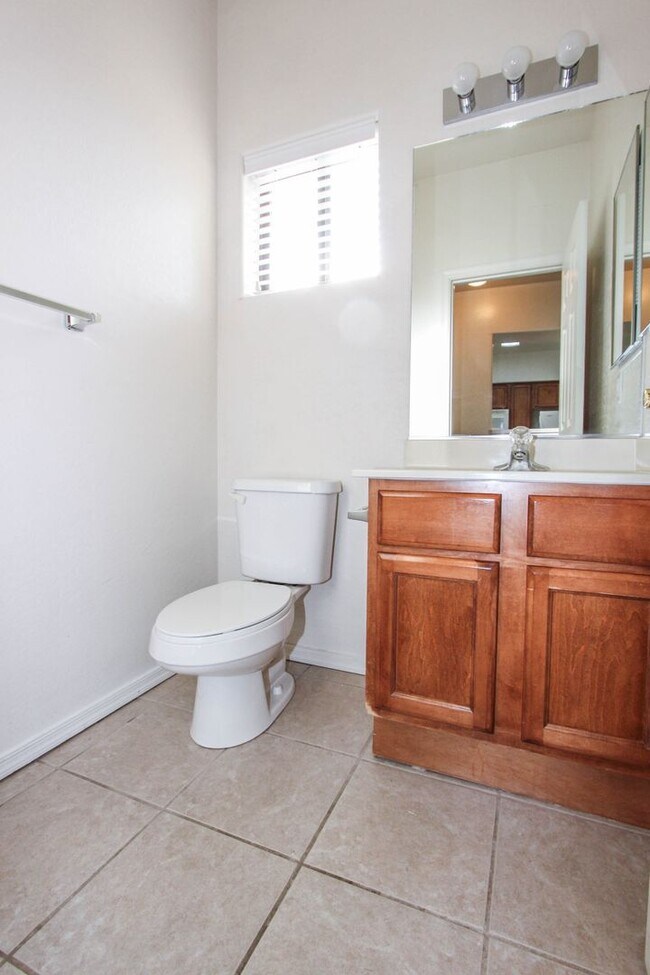 Building Photo - 3 bed 3 bath Townhome in Boulder Park - APPLICATION PENDING