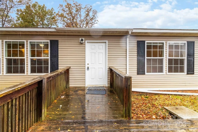 Building Photo - 2420 Creekside Dr