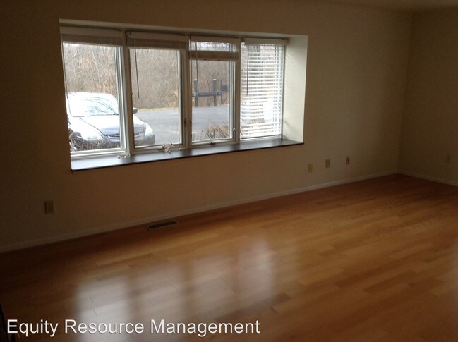 Building Photo - 1525 E Foxcliff Dr S