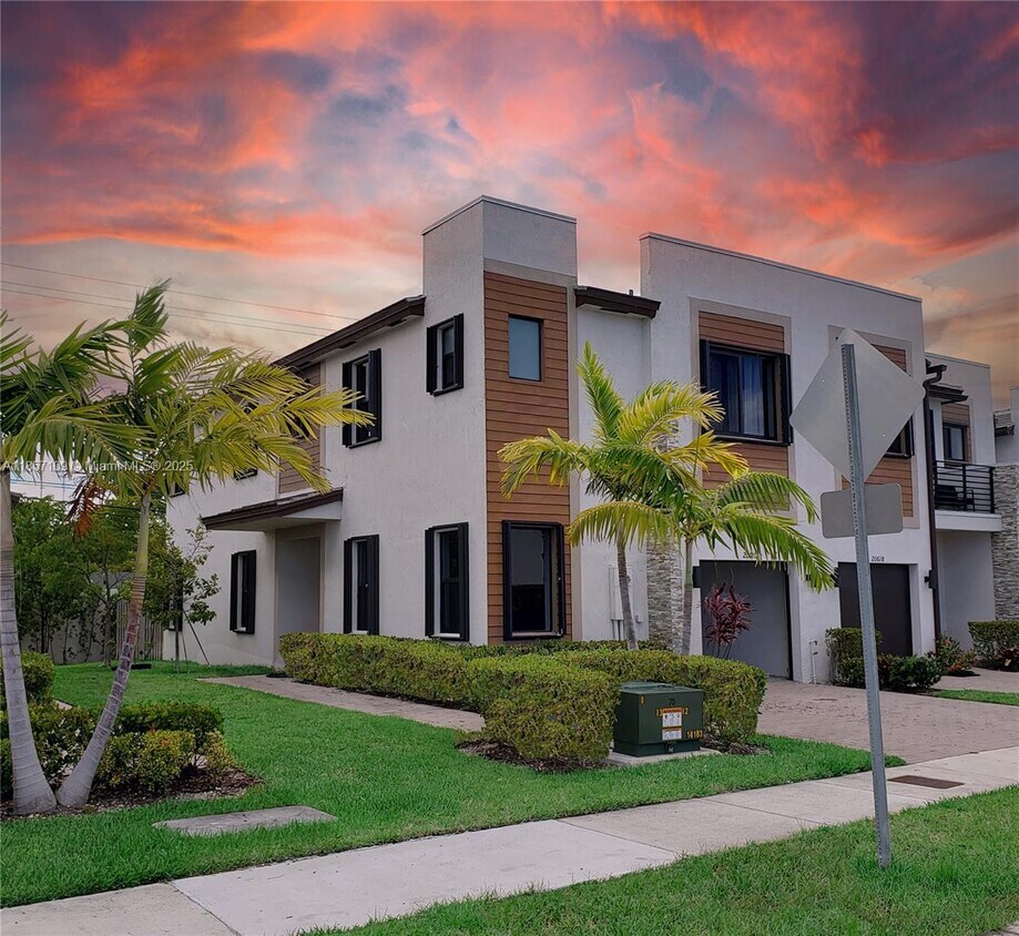 Foto principal - 20610 NE 2nd Ct