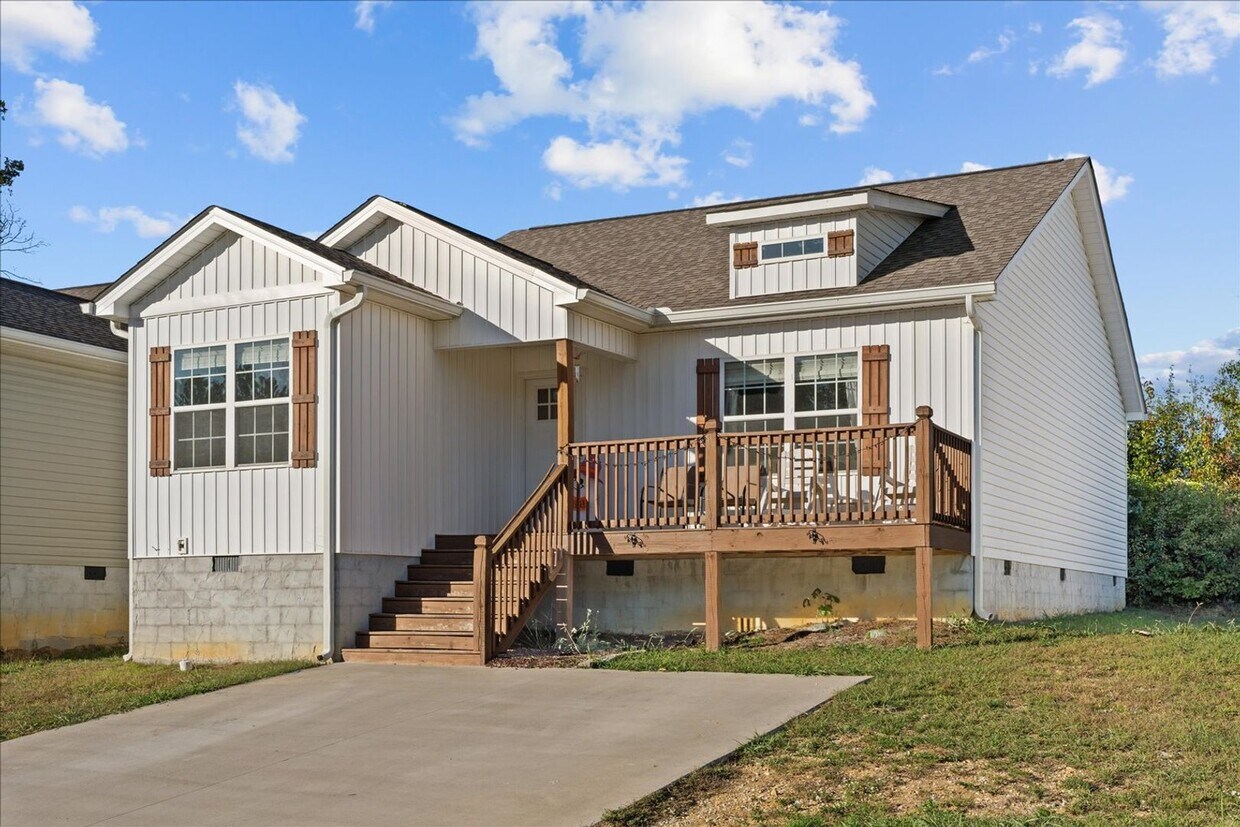 Primary Photo - Pristine 3 Bed 2 Bath Home in Dalton