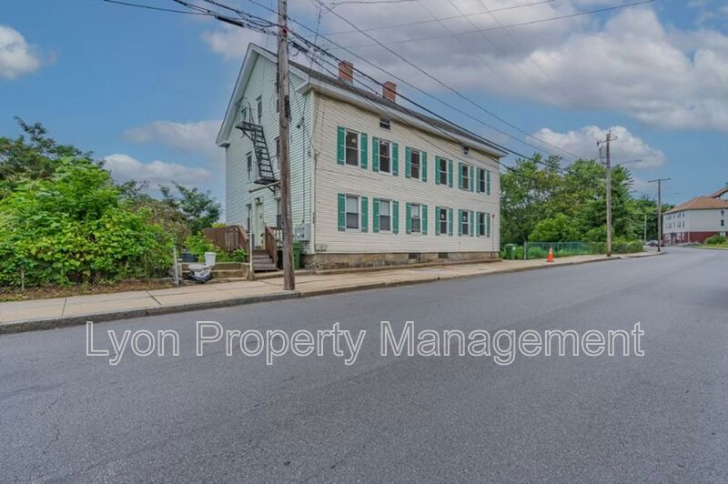 Primary Photo - 160 River St