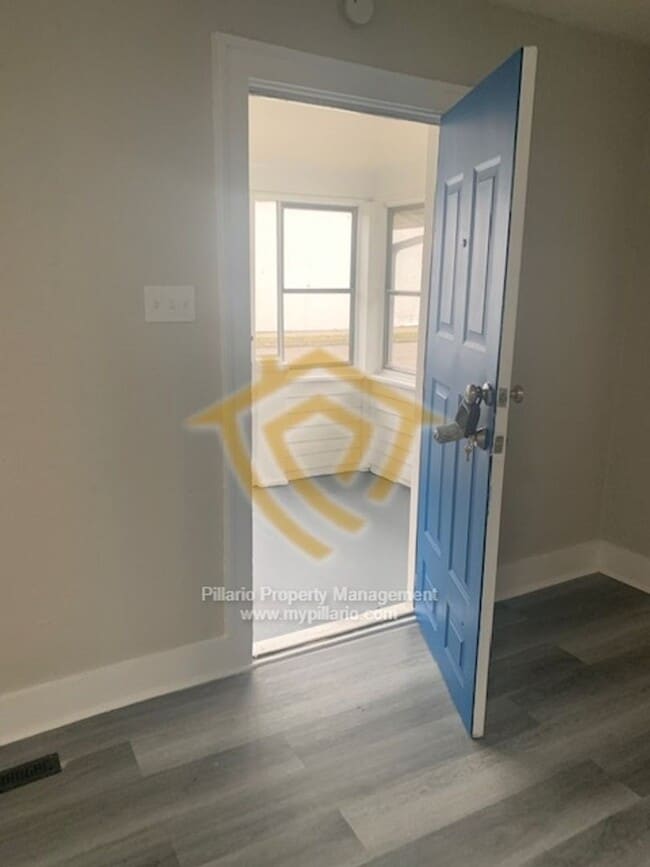 Building Photo - Updated 3 Bedroom 1 Bathroom Available now...