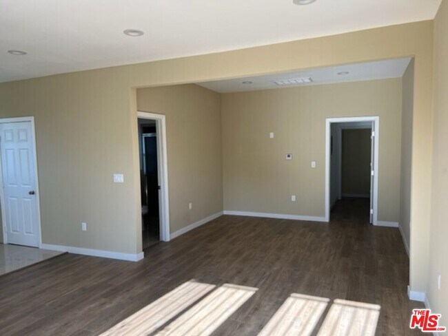 Building Photo - 5701 TUJUNGA Ave