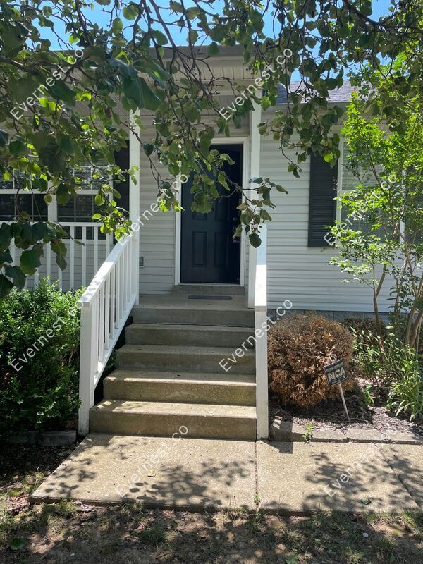 Primary Photo - 1008 Heydel Cir
