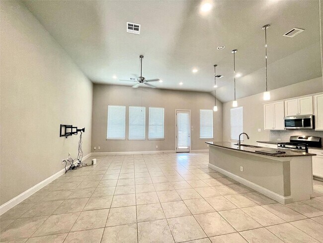 Building Photo - 6405 Coalinga Ln