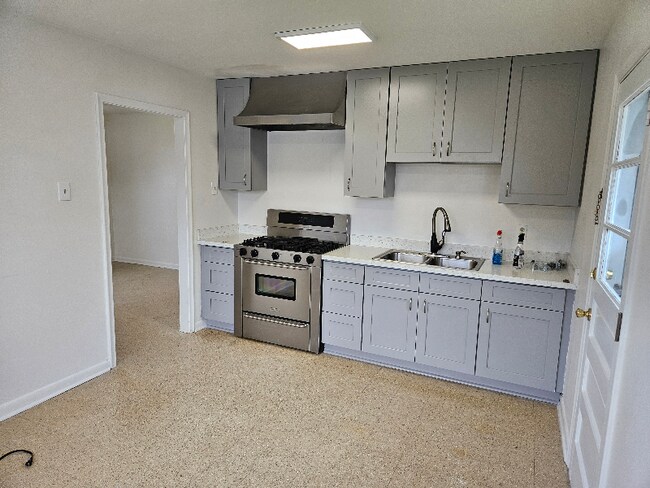 Building Photo - 5736 Dimaggio Pl