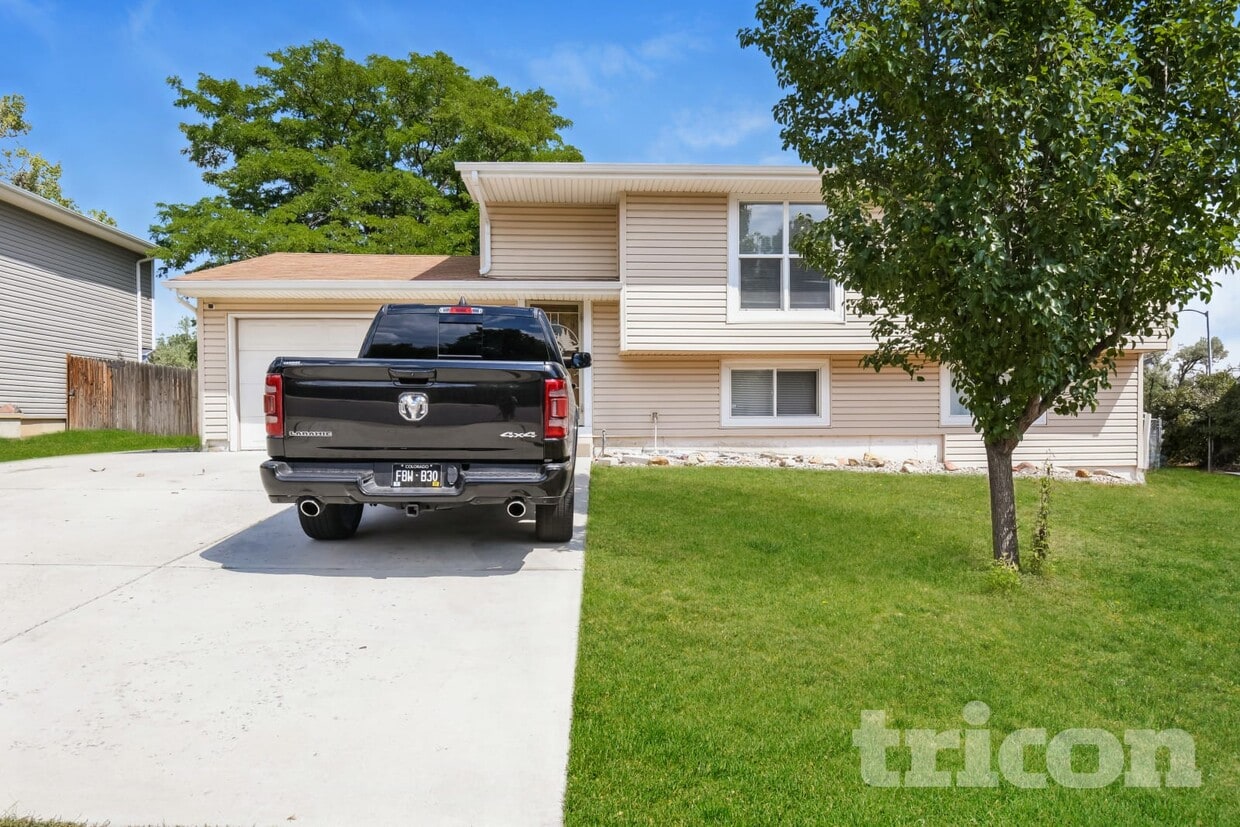 Primary Photo - 2512 W 99th Pl