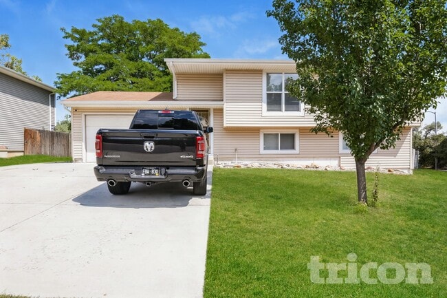 Building Photo - 2512 W 99th Pl