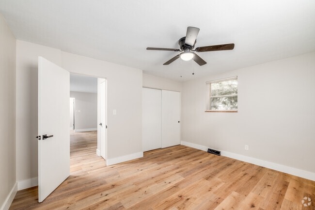 1BR, 1BA - 872SF - Bedroom - State Rd Apartments