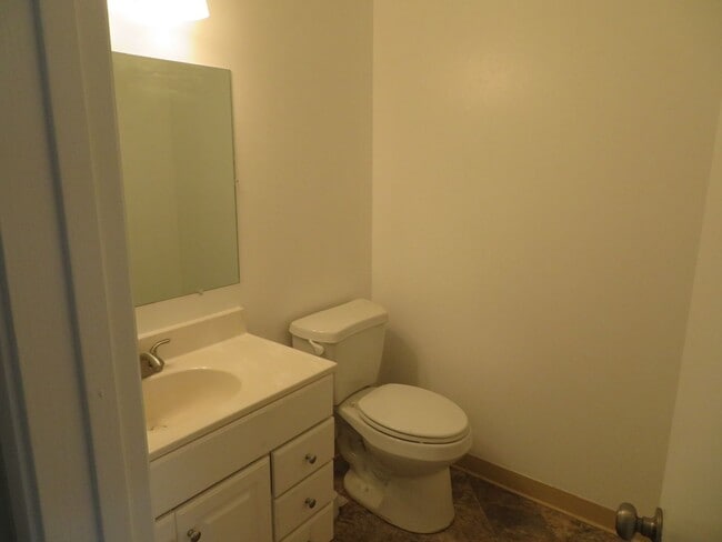 Building Photo - Close to Capitola / Easy Highway Access