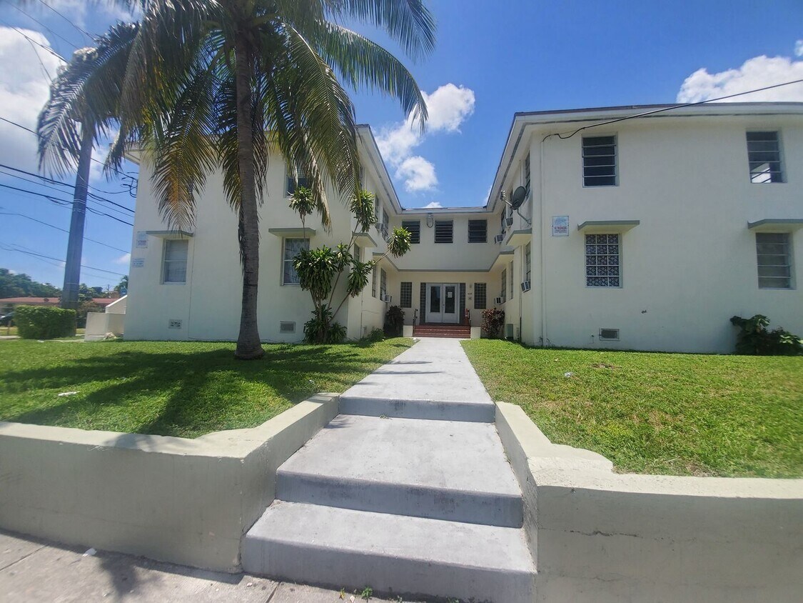 Primary Photo - 680 SW 7th Ave