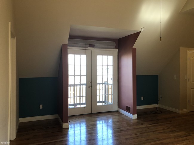 Building Photo - 1 br, 1 bath  - 445 E Ferry St