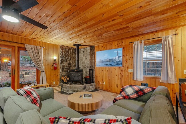 Foto del edificio - 8448 Starlite Pines Rd