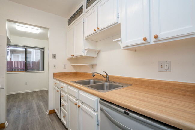 Building Photo - 8607 Chase Dr